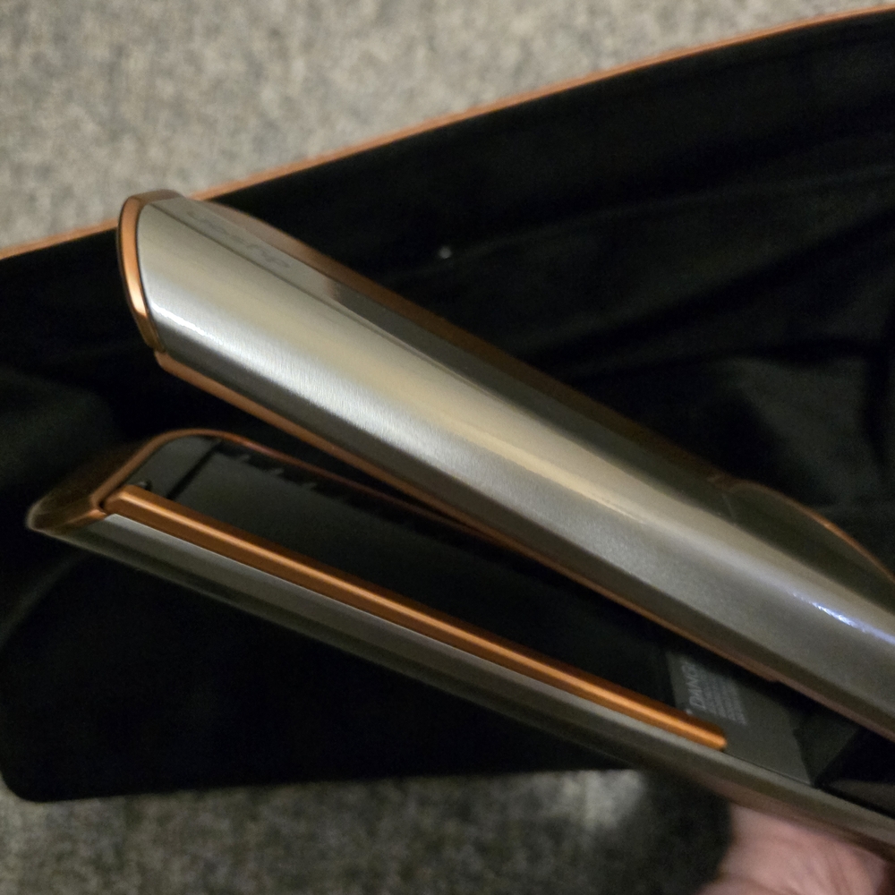 Silver and Black Hair Straightener - Picture 5 of 5